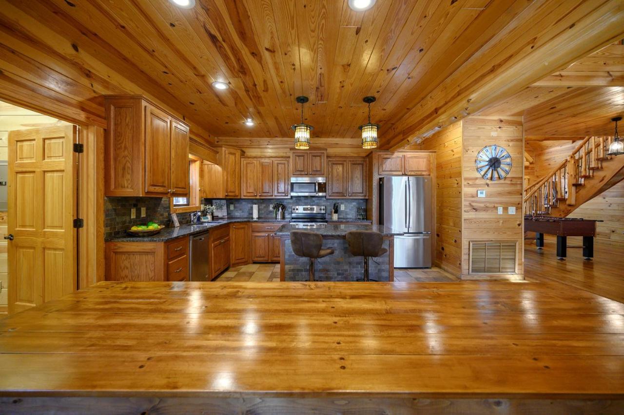 The Eastwood Spacious Retreat With 4 King En-Suites - Hot Tub - Pet-Friendly - Cozy Fire Pit - Prime Location - Multi-Family Broken Bow Exterior foto
