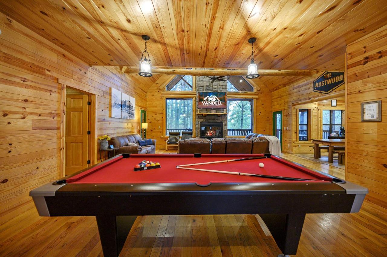 The Eastwood Spacious Retreat With 4 King En-Suites - Hot Tub - Pet-Friendly - Cozy Fire Pit - Prime Location - Multi-Family Broken Bow Exterior foto